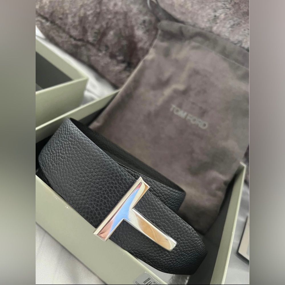 TOM FORD Men’s Black and Dark Navy Reversible Belt - Size 85 (Fits 32-34 Waist)